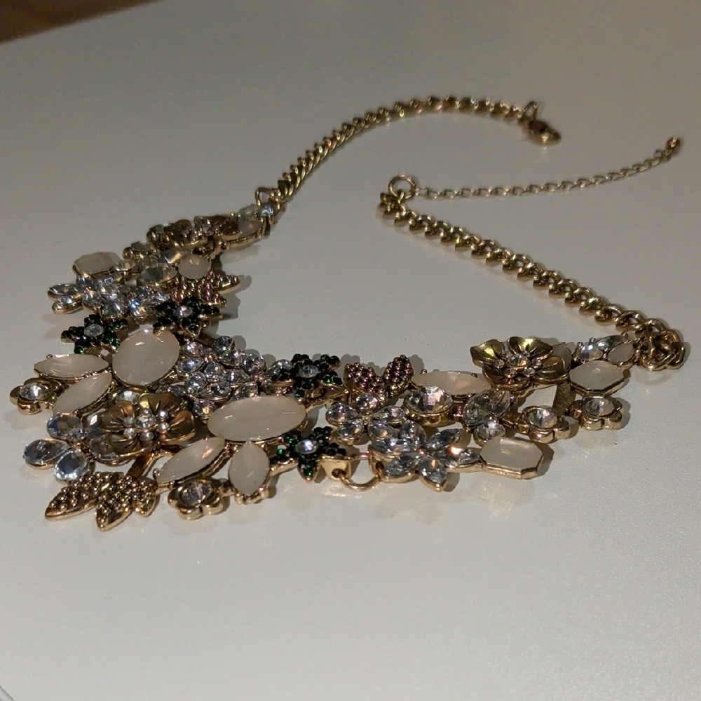 Stunning Gold and Silver Floral Necklace - Picture 5 of 9